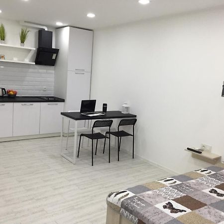 Cozy Underground Apartment At The Center Jersón Exterior foto